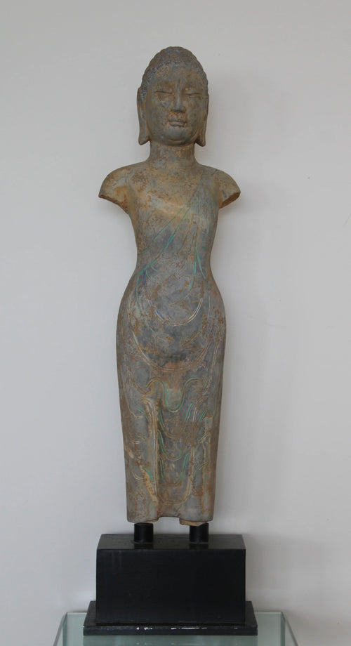 Buda Shakyamuni Tallado en Piedra - Dinastía Tang