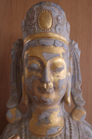 Buda y Bodhisattva en Piedra Tallada Dorada y Policromada