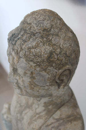 Buda de pie en piedra, dinastía Tang