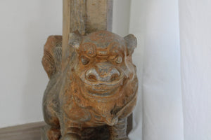 Pareja de Leones Foo con Pilares y Estelas