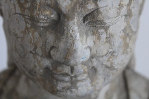 Buda de pie en piedra, dinastía Tang