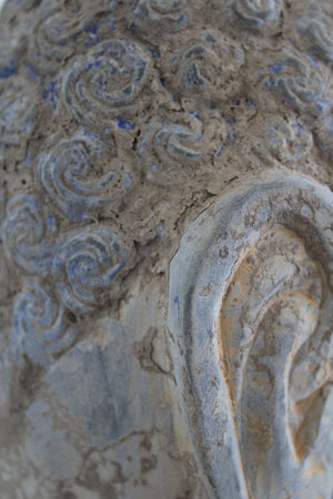 Buda Shakyamuni en piedra policromada, Dinastía Tang