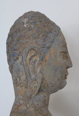 Buda Shakyamuni en piedra policromada, Dinastía Tang