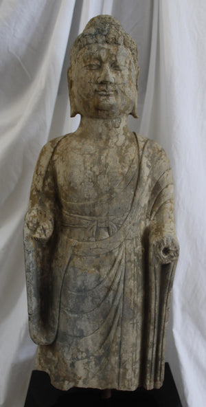 Buda de pie en piedra, dinastía Tang