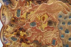 Bandeja de carey con decoración de pavo real