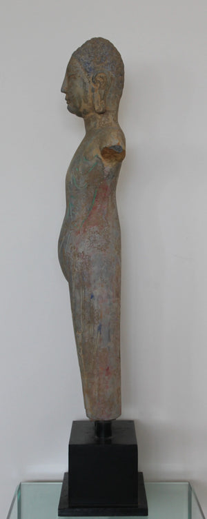 Buda Shakyamuni en piedra policromada, Dinastía Tang