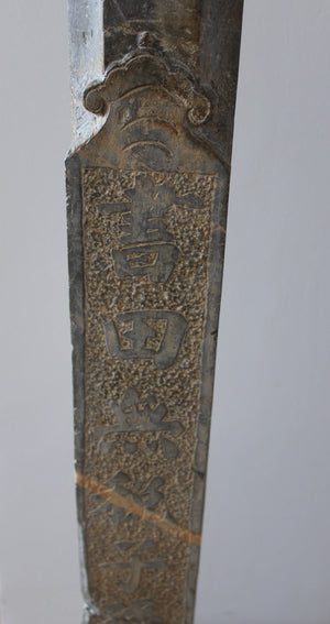 Pareja de Leones Foo con Pilares y Estelas