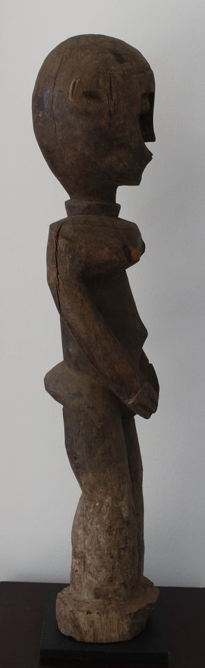 Figura Femenina Lobi Bateba