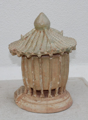 Maqueta de granero en cerámica Qingbai