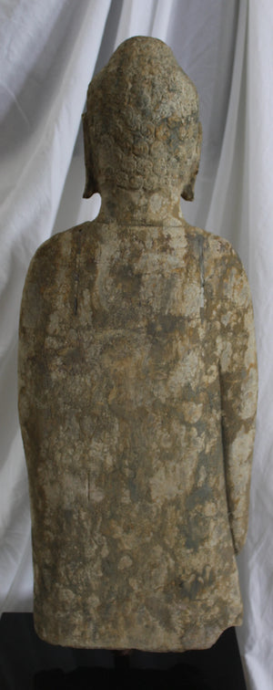 Buda de pie en piedra, dinastía Tang