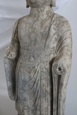 Buda de pie en piedra, dinastía Tang