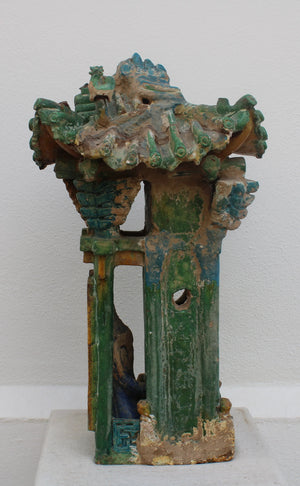 Pabellón funerario de cerámica vidriada 'Faua Sancai'