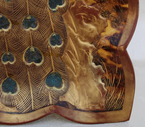 Bandeja de carey con decoración de pavo real