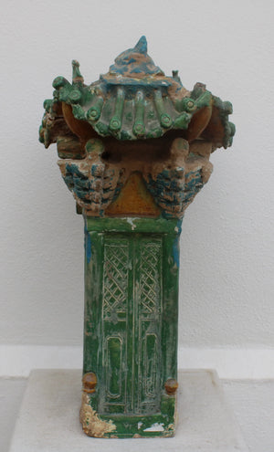 Pabellón funerario de cerámica vidriada 'Faua Sancai'