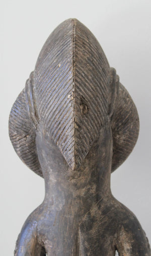 Escultura de ancestro femenino punu