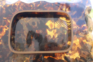 Bandeja de carey con decoración de pavo real