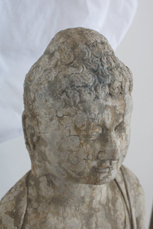 Buda de pie en piedra, dinastía Tang