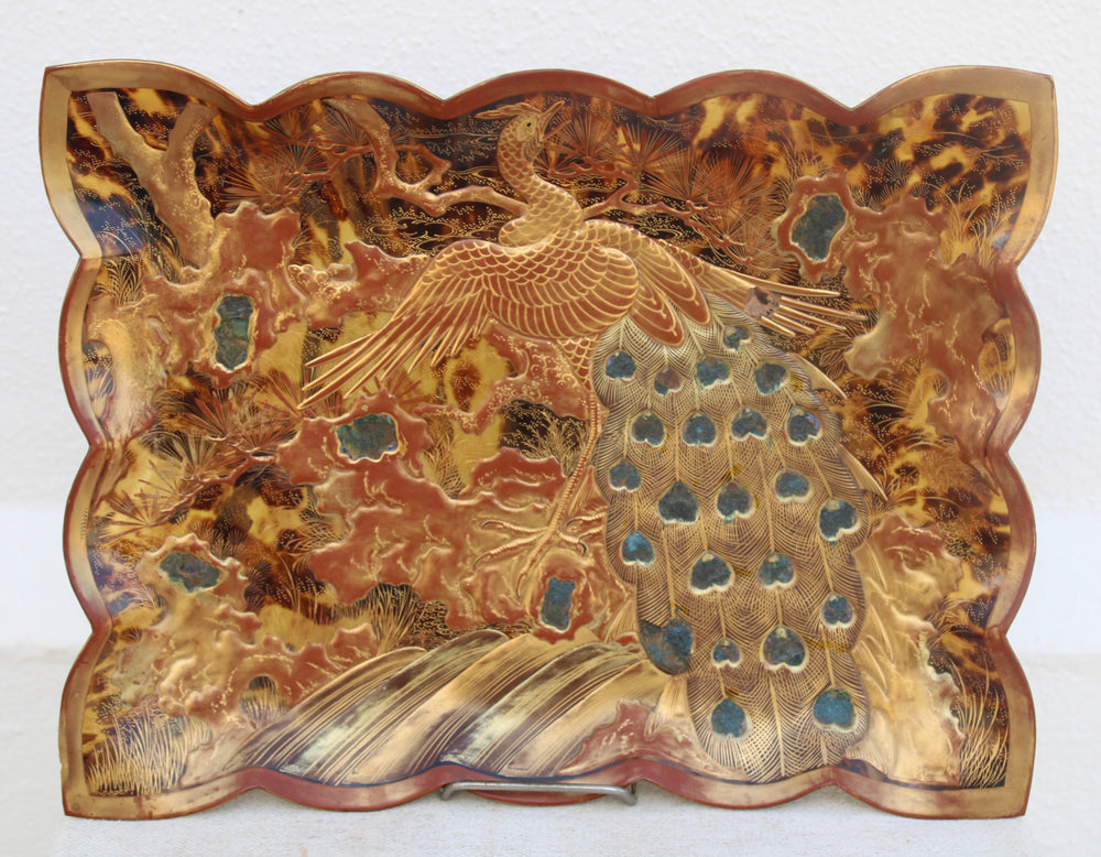 Bandeja de carey con decoración de pavo real