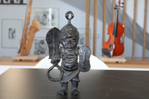 Escultura en bronce guerrero Benín