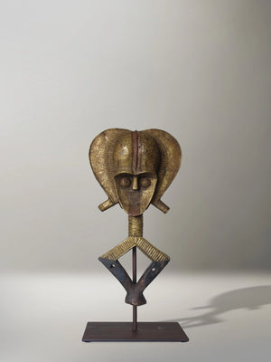 Estatua Relicario Kota Mbulu-Ngulu