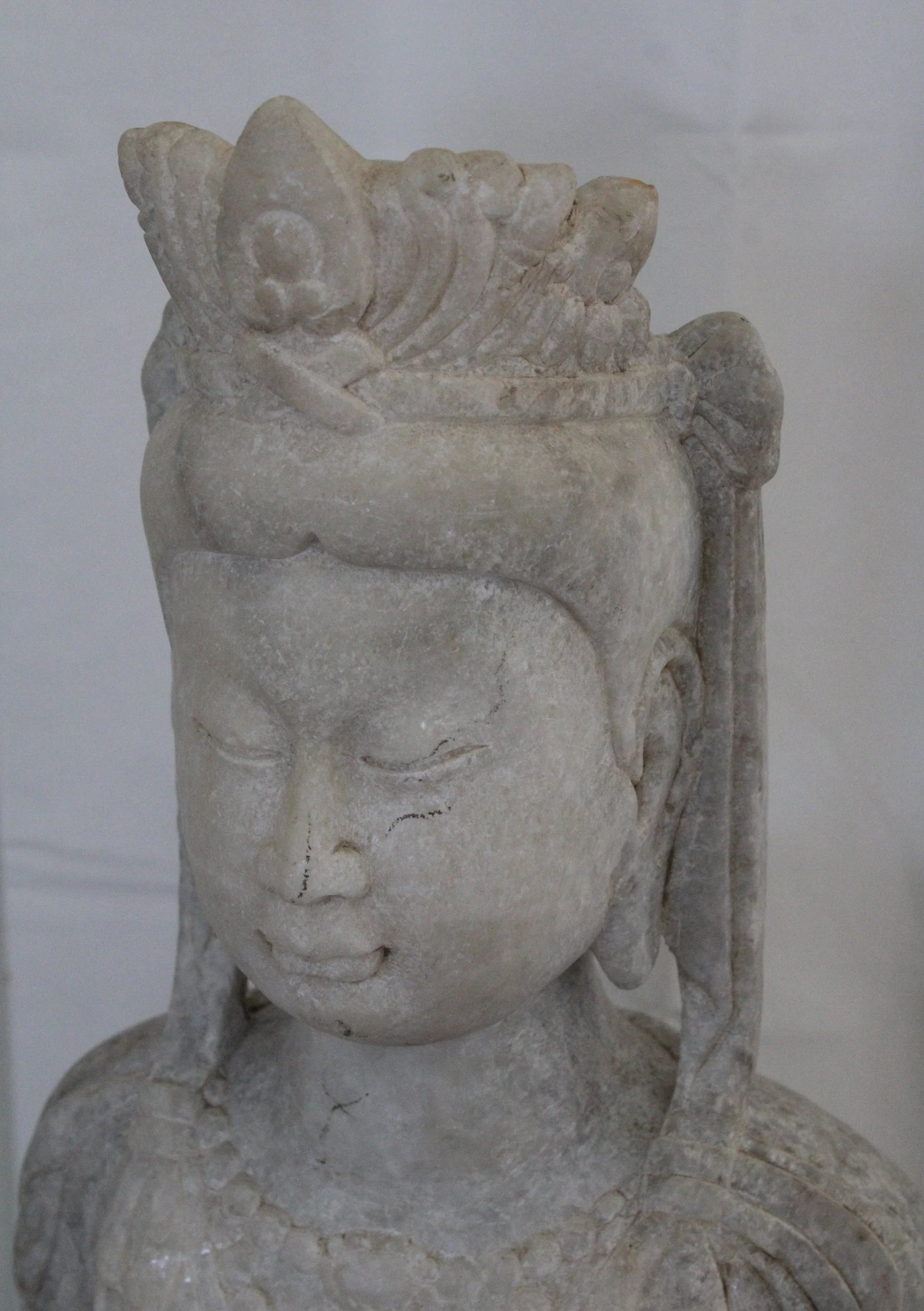 Escultura de Bodhisattva en Mármol