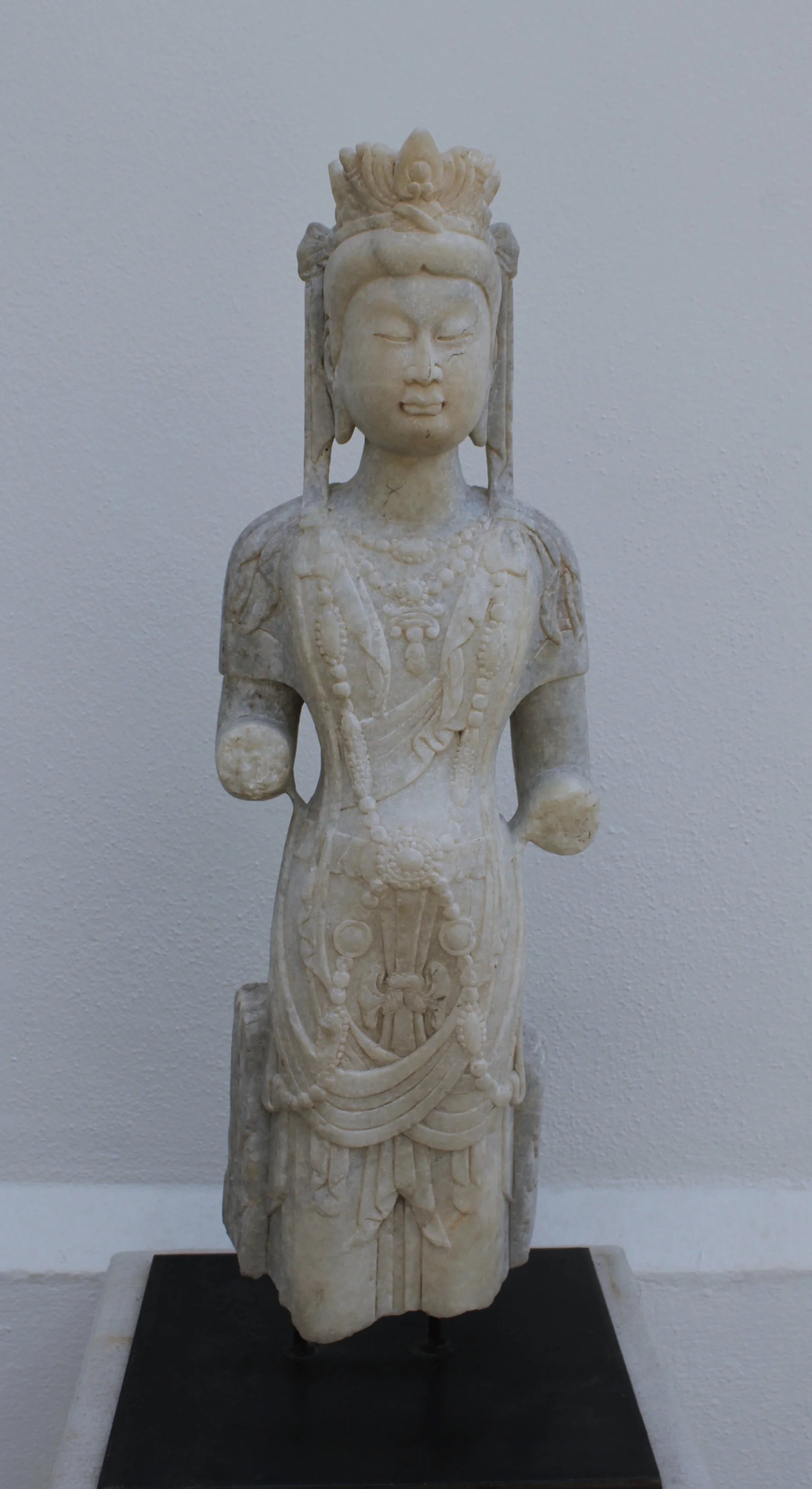 Escultura de Bodhisattva en Mármol