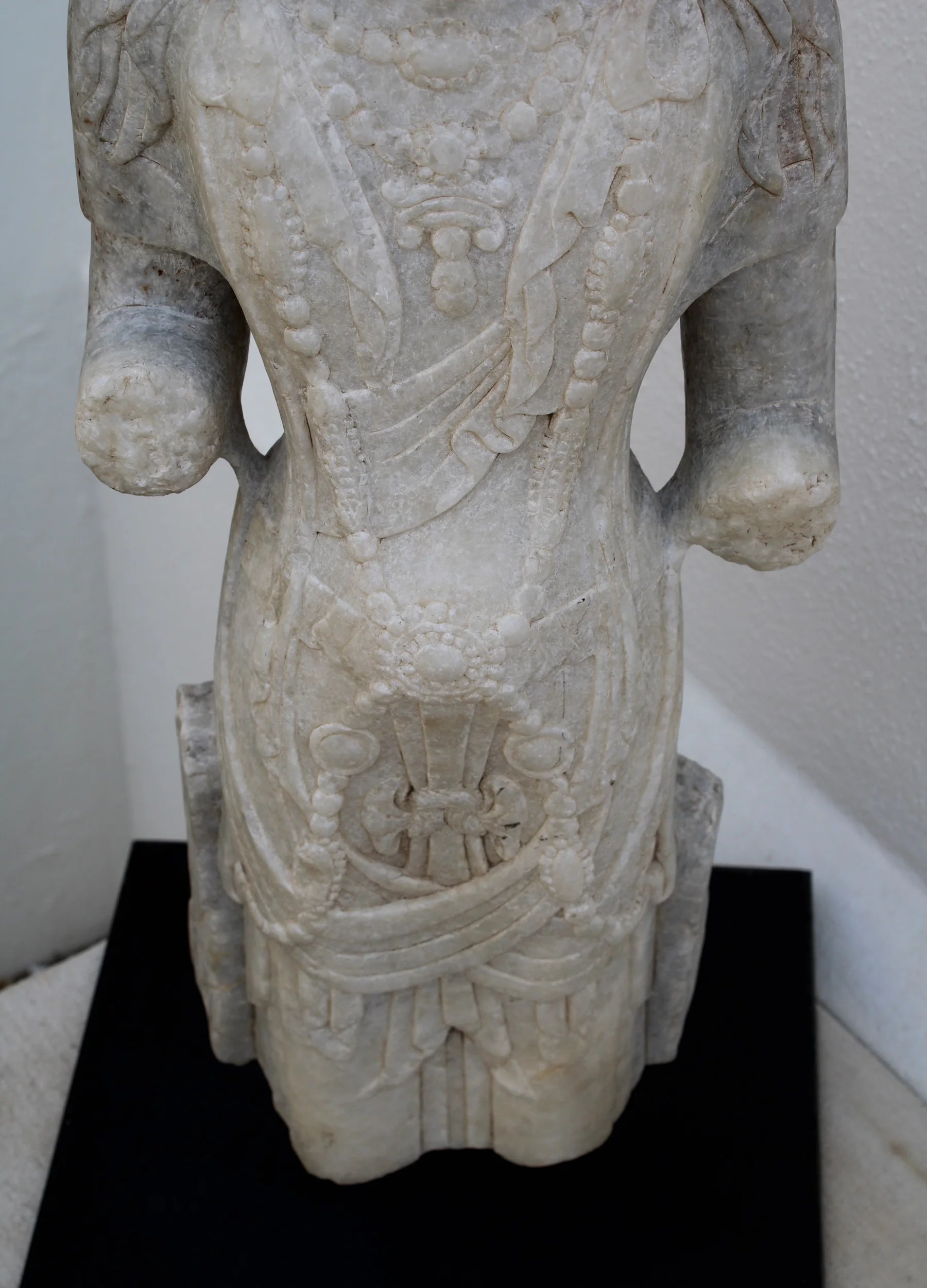 Escultura de Bodhisattva en Mármol