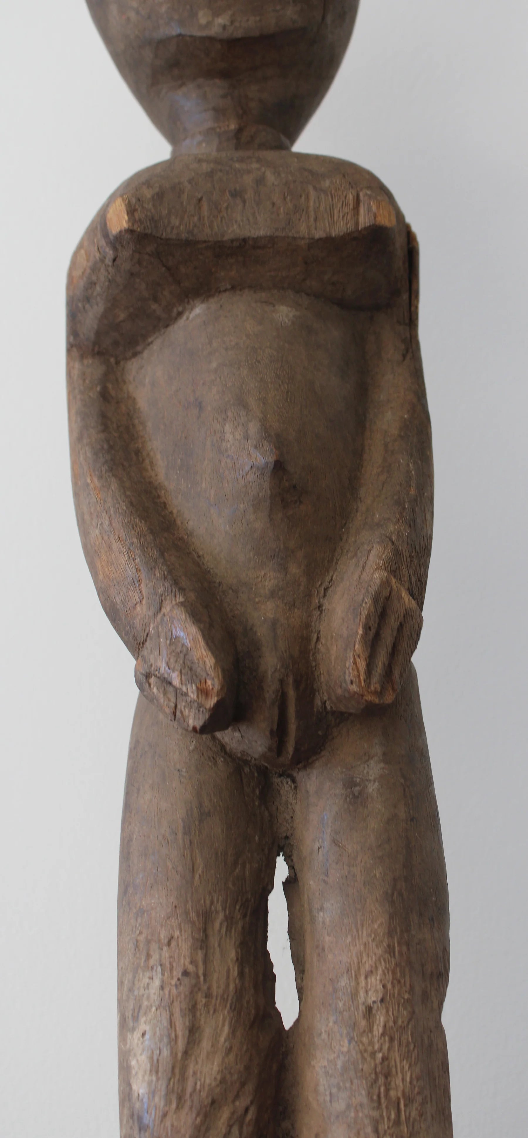 Figura Femenina Lobi Bateba