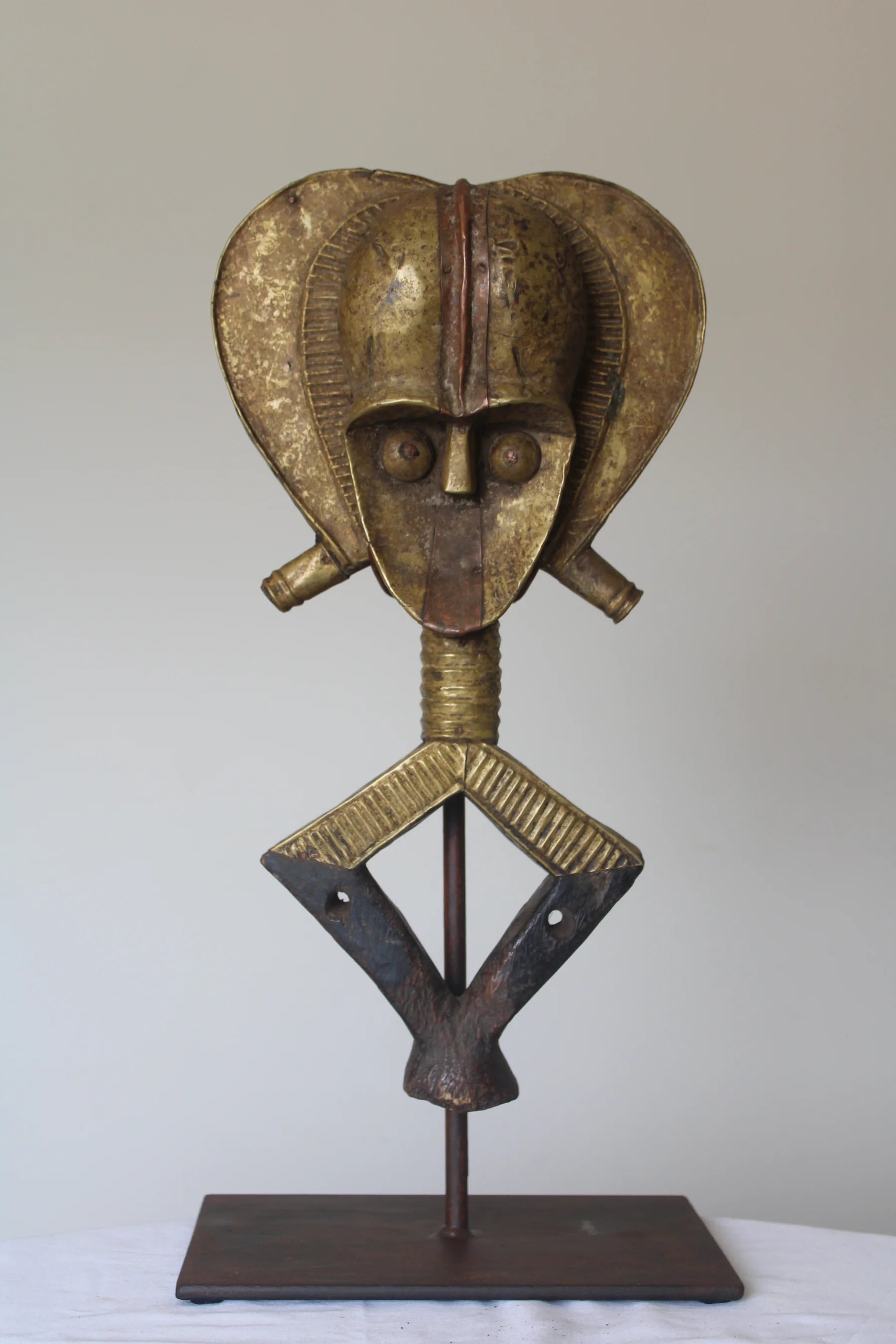 Estatua Relicario Kota Mbulu-Ngulu